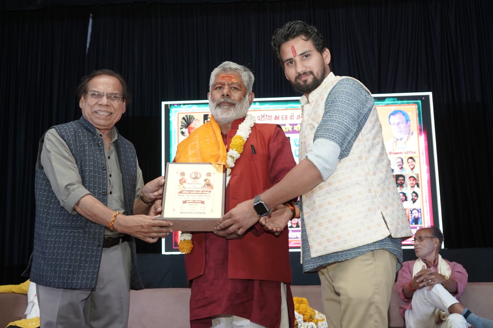 उत्तराखंड के वरिष्ठ कवि एवं पत्रकार  भुलक्कड़ को उज्जैन में किया सम्मानित